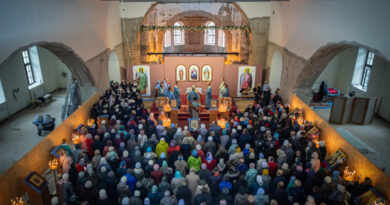 Совершена первая литургия в верхнем храме Благовещенского собора г. Воткинска