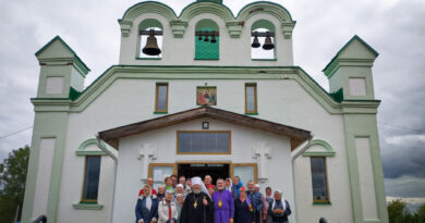 Митр. Викторин поздравил прихожан села Бураново с семилетием со дня открытия храма