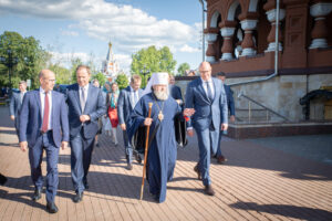 Кафедральный собор посетили Д. Чернышенко и И. Комаров