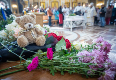 В храмах Ижевской епархии начались отпевания погибших в результате трагедии в школе № 88 г. Ижевска