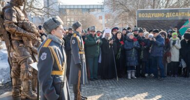 Митрополит Викторин принял участие в открытии памятника участникам СВО
