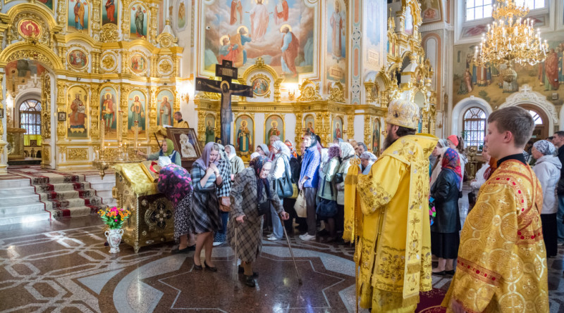 Митрополит Ижевский и Удмуртский Викторин совершил всенощное бдение в Михайловском соборе г. Ижевска