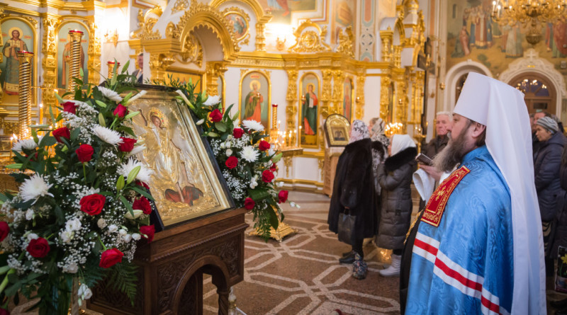 В день Собора Архистратига Михаила митрополит Викторин совершил Божественную литургию в Михайловском соборе