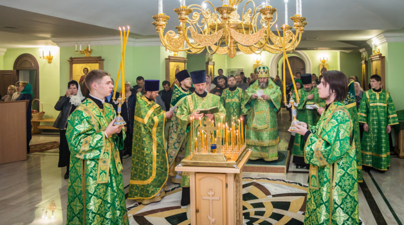 Престольный праздник в храме Державной иконы Божией Матери