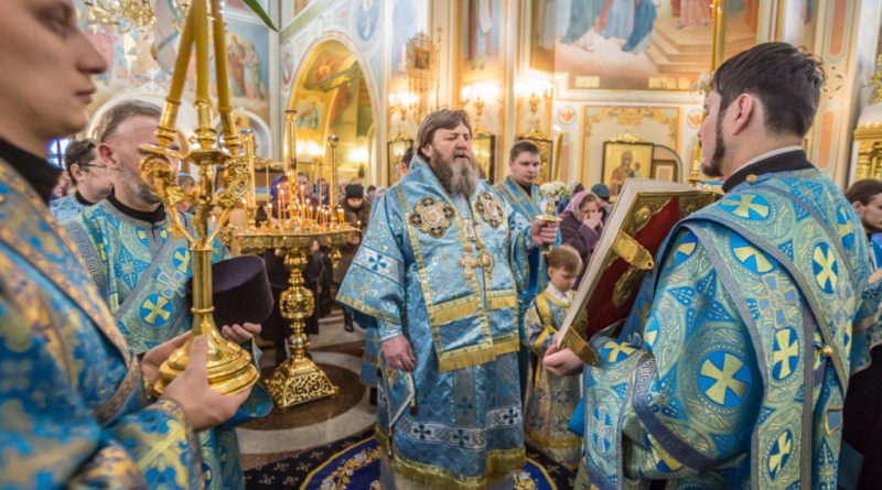 В праздник Благовещения митрополит Викторин совершил богослужения в Михайловском соборе