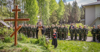 Состоялось освящение креста в казачьем кадетском лагере