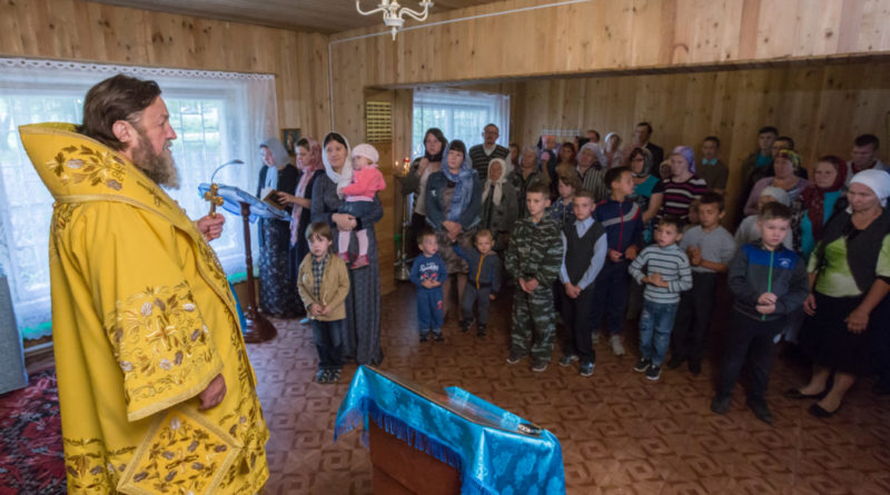 Совершено освящение престола в храме с. Постол