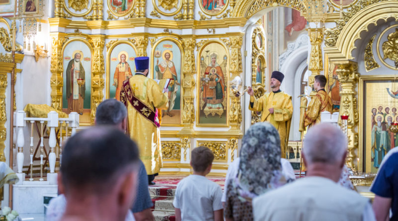 В Михайловском соборе все литургии будут совершаться с открытыми царскими вратами