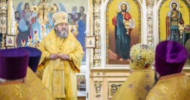Архипастырское служение в день праздника святых в земле Российской просиявших