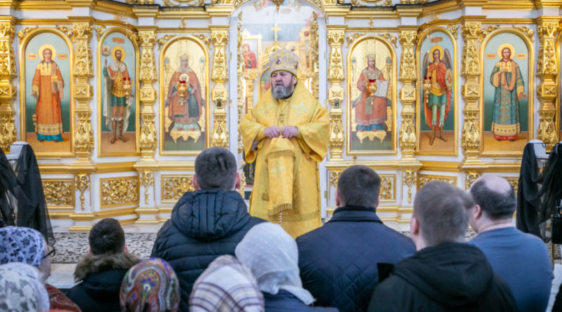 В Неделю сыропустную митр. Викторин совершил литургию