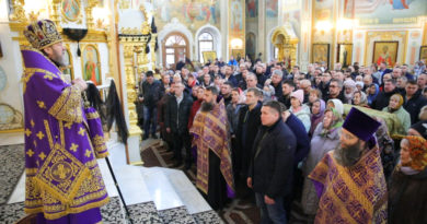 В Неделю 2-ю Великого поста митр. Викторин совершил литургию в кафедральном храме