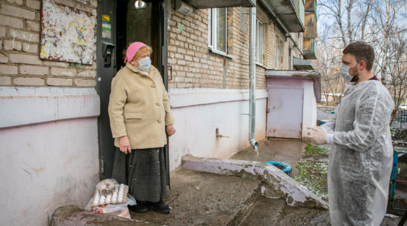 Волонтеры доставили гуманитарную помощь и поздравили нуждающихся с Пасхой