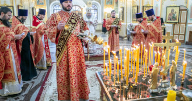 В день Радоницы митр. Викторин совершил богослужение