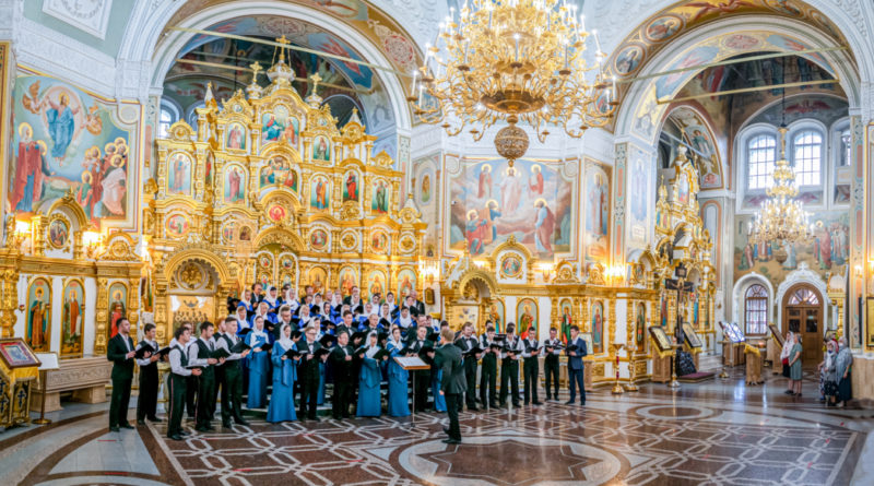 В честь Дня крещения Руси под сводами кафедрального храма прозвучали духовные песнопения