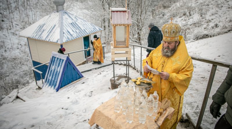 В д. Каменное состоялось освящение источника в честь иконы Божьей Матери «Всецарица»