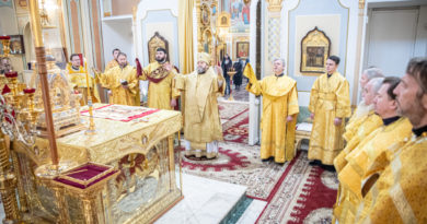 В годовщину епископской хиротонии митр. Викторин совершил литургию в кафедральном соборе