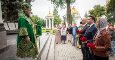 В День города в Ижевске совершили панихиду возле усыпальницы А.Ф. Дерябина