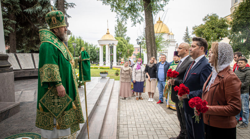 В День города в Ижевске совершили панихиду возле усыпальницы А.Ф. Дерябина