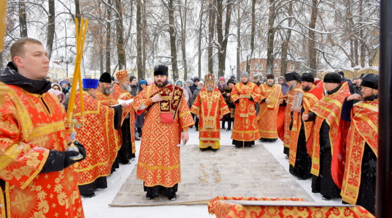 Богослужения в честь сщмч. Николая и мц. Варвары Воткинских