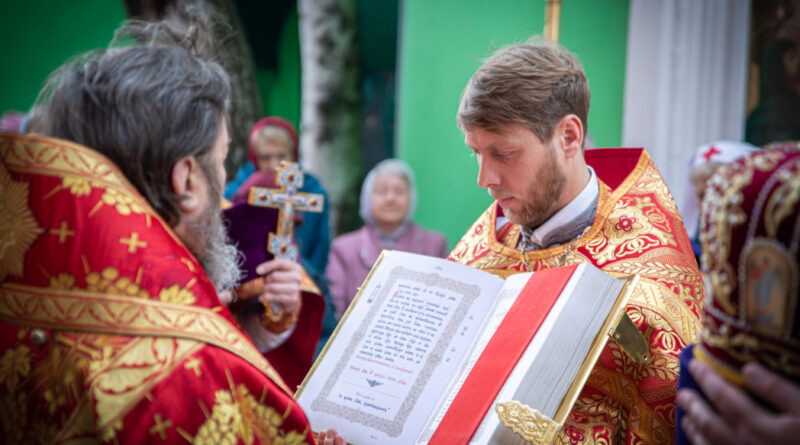 Архипастырское служение в понедельник Светлой седмицы