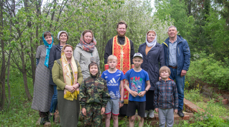 Крестный ход в деревне Красный Кустарь