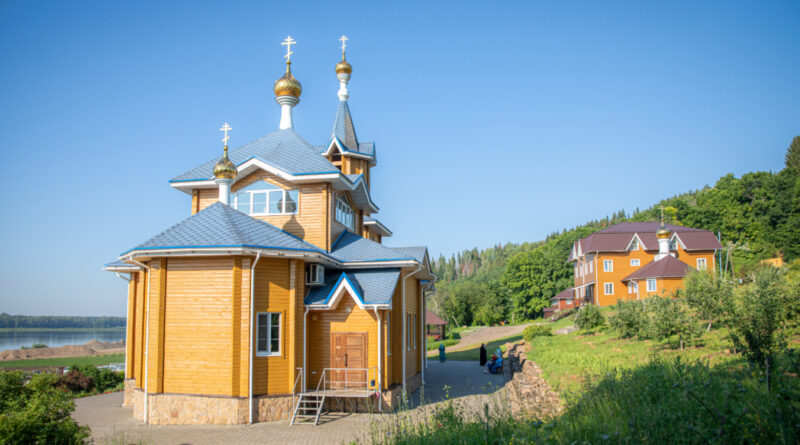 Престольный праздник Тихвинского мужского монастыря