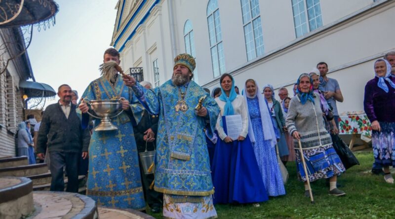 Митрополит Викторин возглавил престольные торжества в храме села Можга