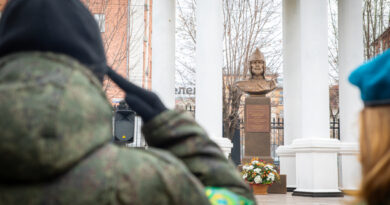 У Александро-Невского собора прошло мероприятие, посвященное дню воинской славы