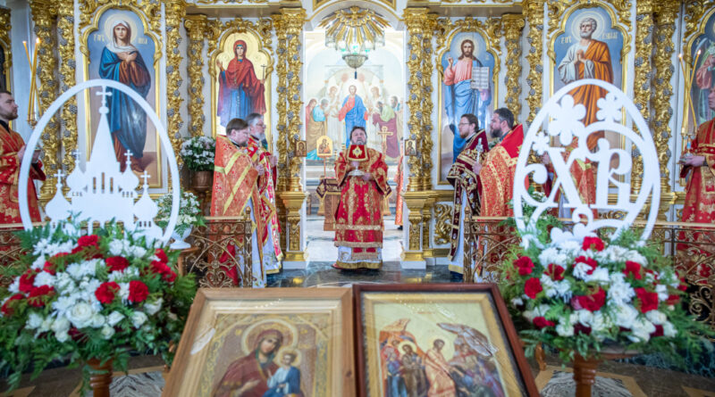 Вторник Светлой седмицы - служение Архипастыря