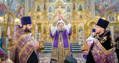 Архиерейское служение в праздник Крестовоздвижения