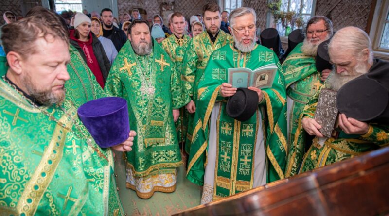 В день памяти прп. Трифона Вятского митр. Викторин совершил богослужения в Каменном Заделье