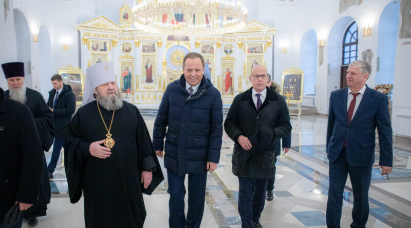 Полномочный представитель Президента И.А. Комаров посетил Благовещенский собор Воткинска