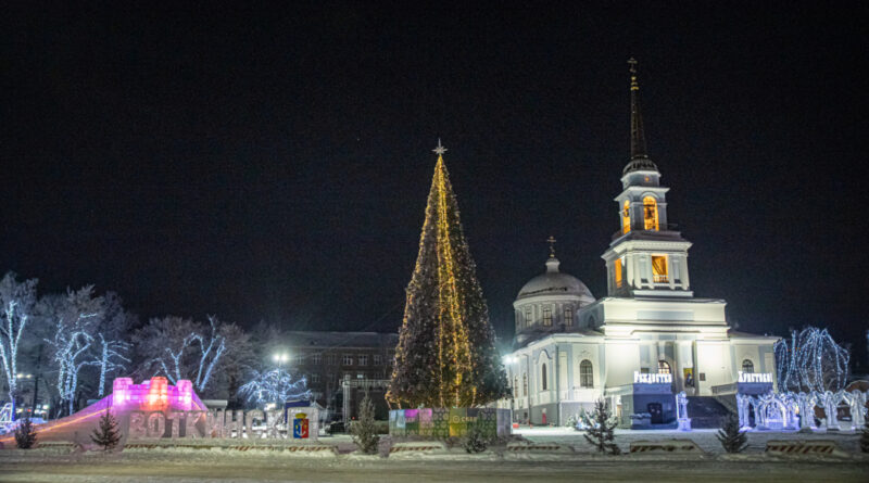 В Рождественскую ночь состоялось освящение и первое богослужение в верхнем приделе Благовещенского собора