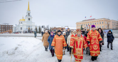 В Воткинске почтили память священномученика Николая и мученицы Варвары