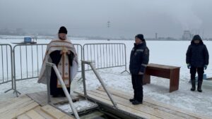 Состоялось освящение воды на Ижевском пруду и городских родниках