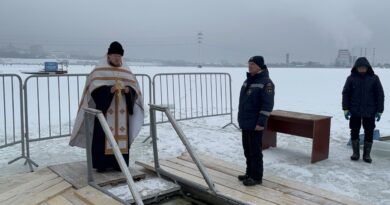 Состоялось освящение воды на Ижевском пруду и городских родниках