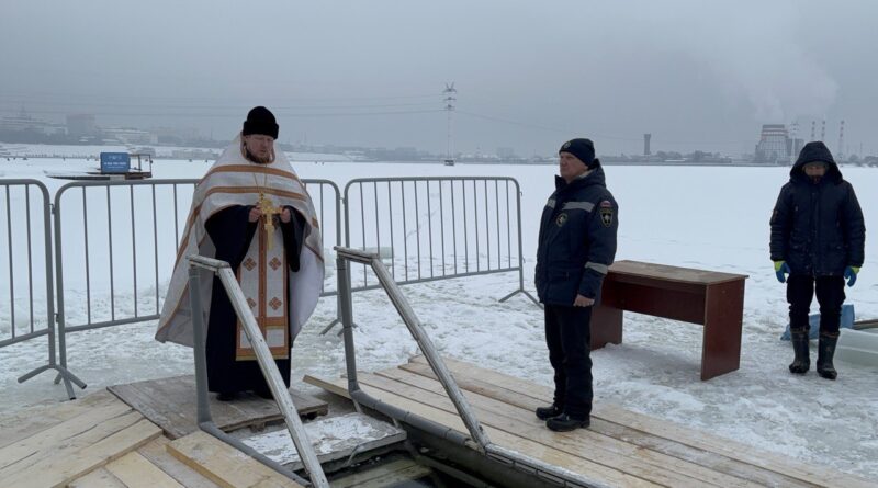 Состоялось освящение воды на Ижевском пруду и городских родниках